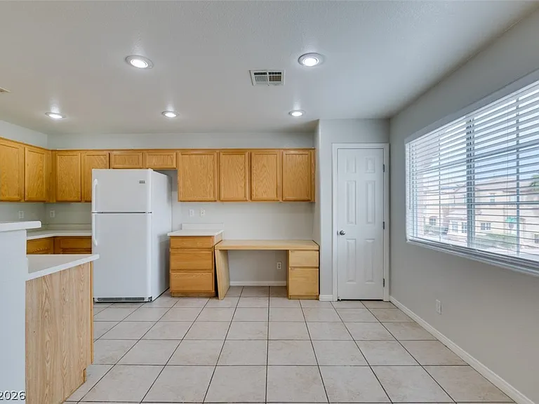 9911 Star Lake Ave — Photo 16