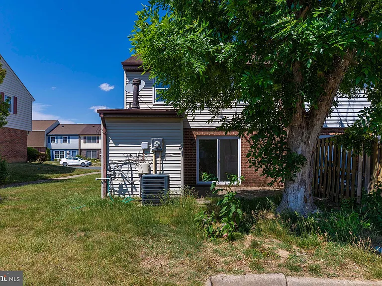 322 Clay St — Photo 37