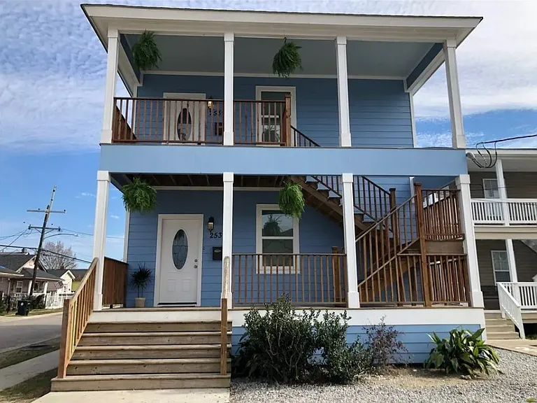 2539 Eagle St — Photo 10