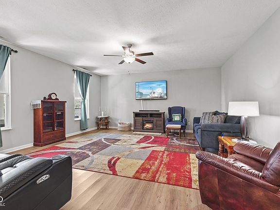 5th image of 2537 Riviera Pl