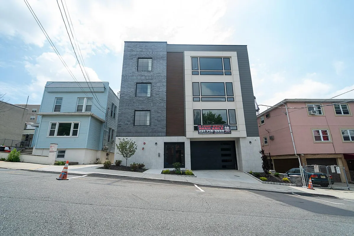 1209 26th Street 305