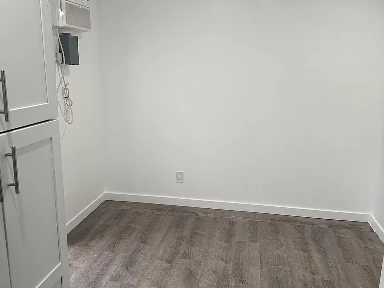 483 E Osgood St #C — Photo 8