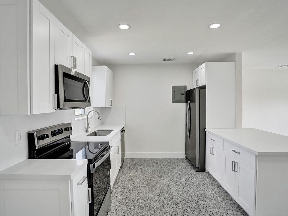 1st image of 123 NE 15th Avenue