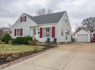 525 38th St NE, Cedar Rapids, IA 52402