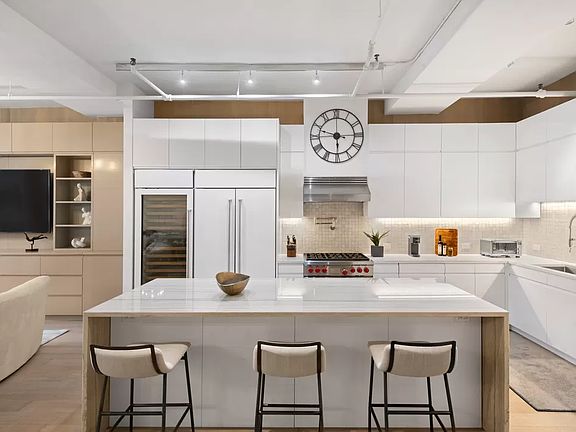 4th image of 12 W 17th St APT 5
