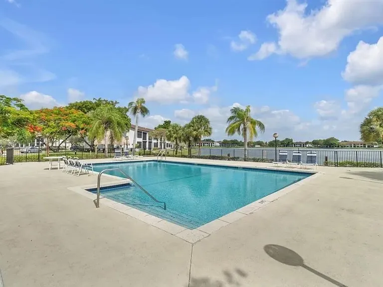 211 Lake Pointe Dr #110 — Photo 5