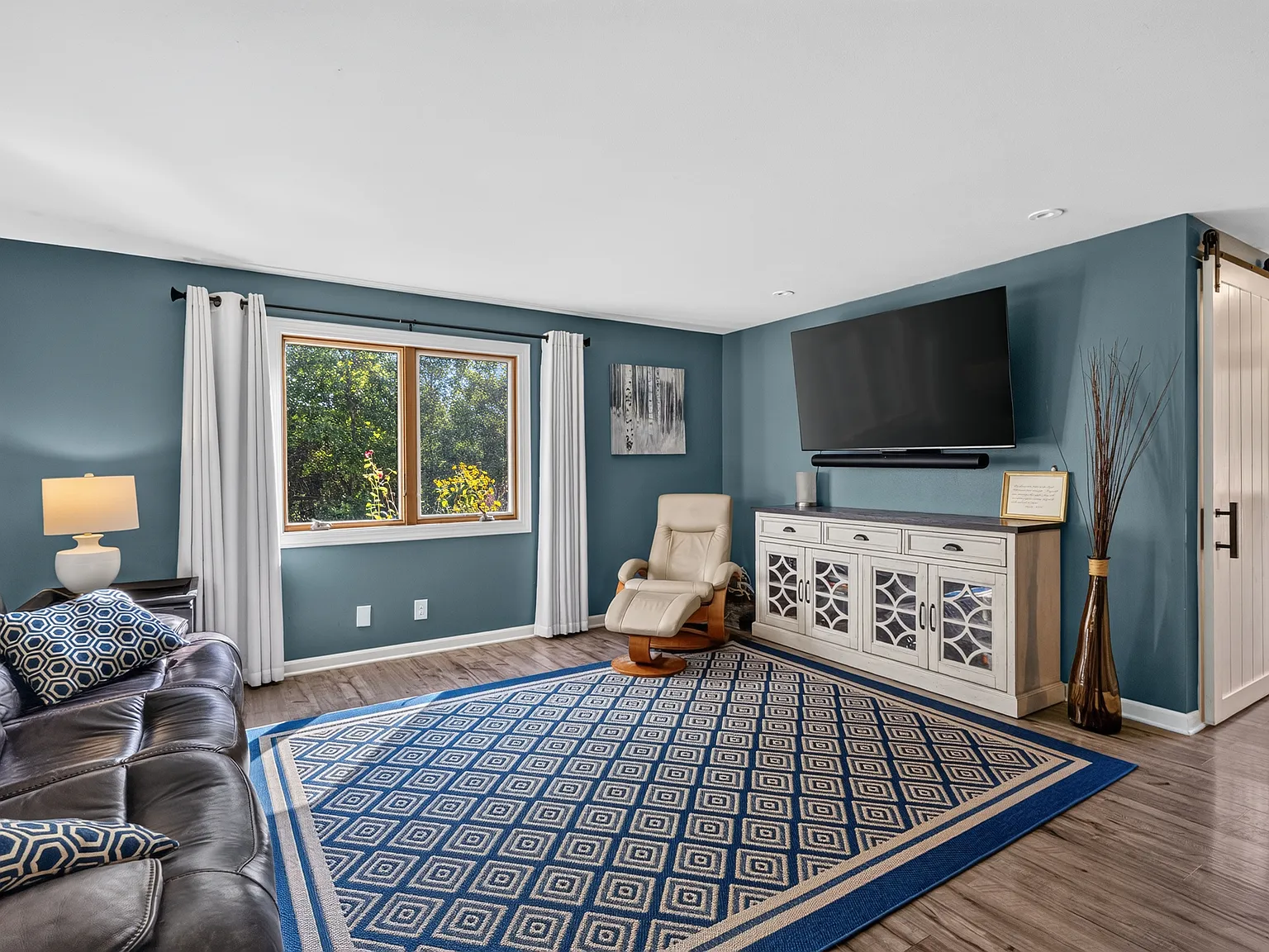 3 bed, 2000 sqft, $3,750 — Photo 4
