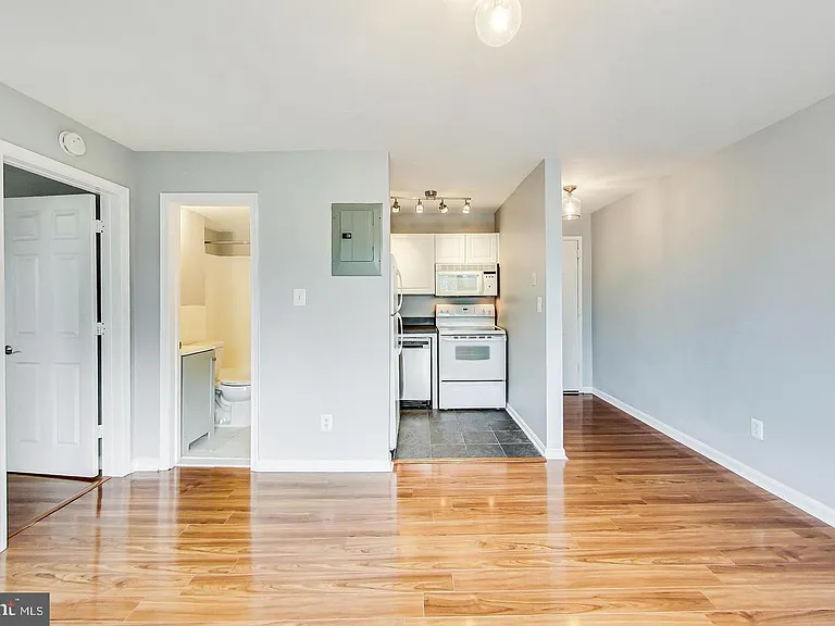 604 Longfellow St NW #303 — Photo 6