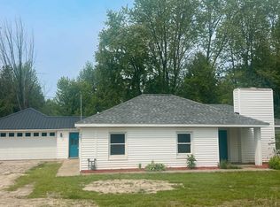 19051 174th Ave, Spring Lake, MI 49456