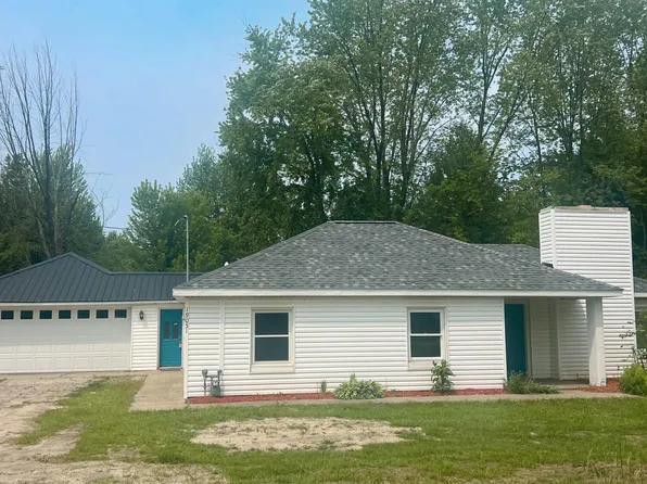 19051 174th Ave, Spring Lake, MI 49456