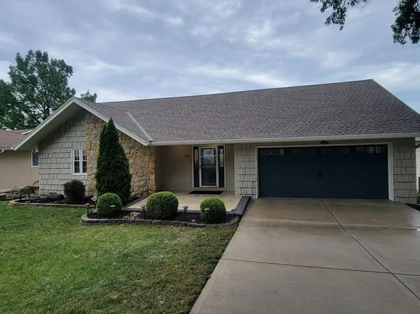 228 N Winnebago Dr, Lake Winnebago, MO 64034