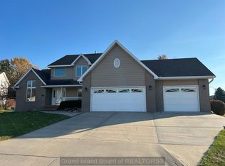1611 Chesapeake Cir, Grand Island, NE 68801