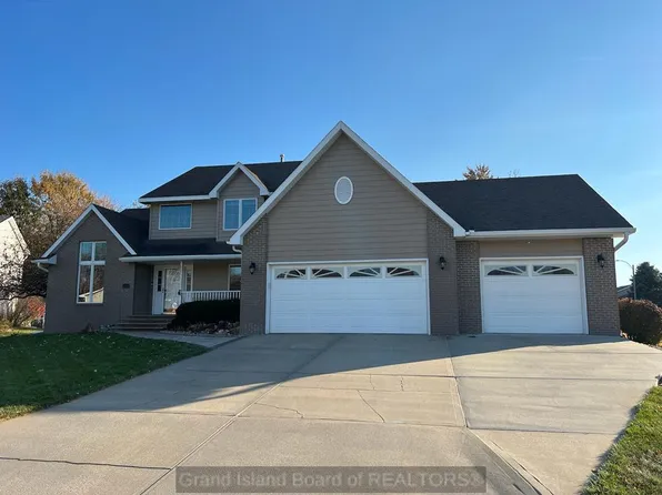 1611 Chesapeake Cir, Grand Island, NE 68801