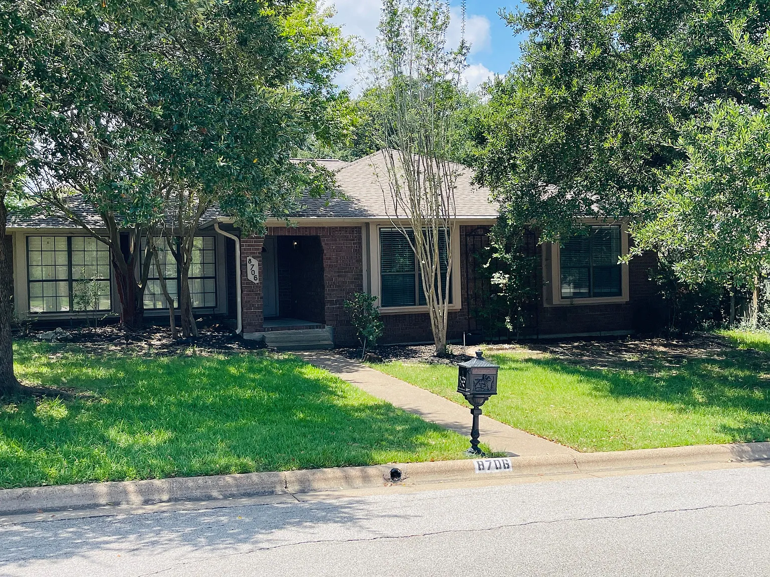 3 bed, 2.0 bath, 1910 sqft, $2,000 — Photo 1