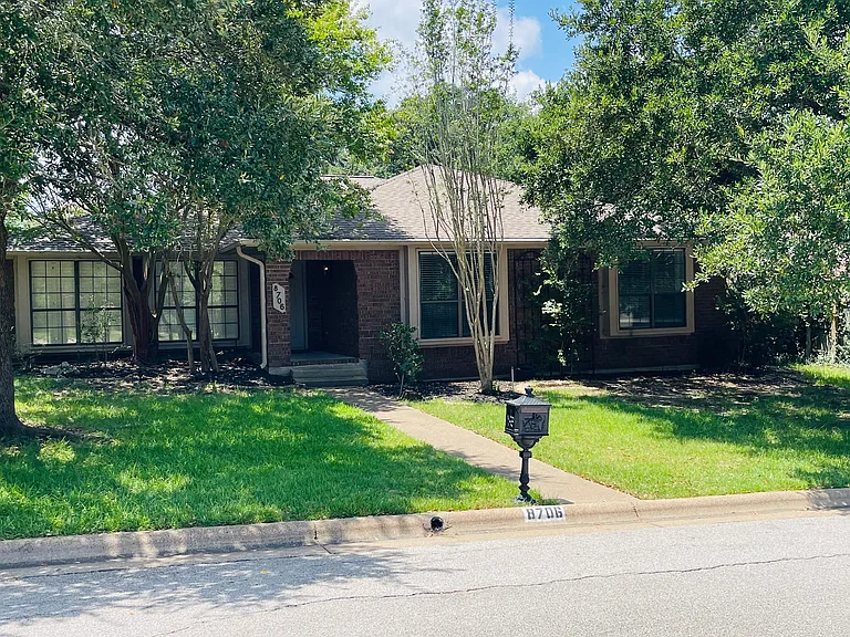 8706 Sandstone Dr — Photo 1