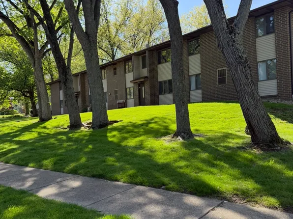 420 N Main St #12, Munroe Falls, OH 44262