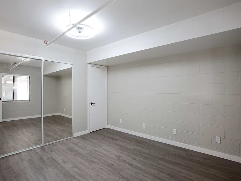 University Lofts — Photo 18