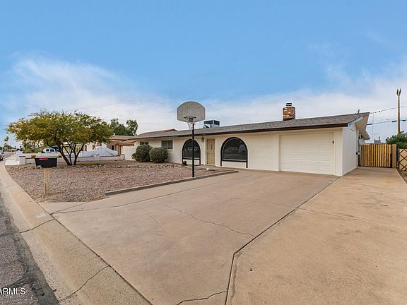 3rd image of 328 E Monte Way