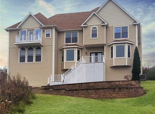 5 Madison Rose Ct, Newburgh, NY 12550