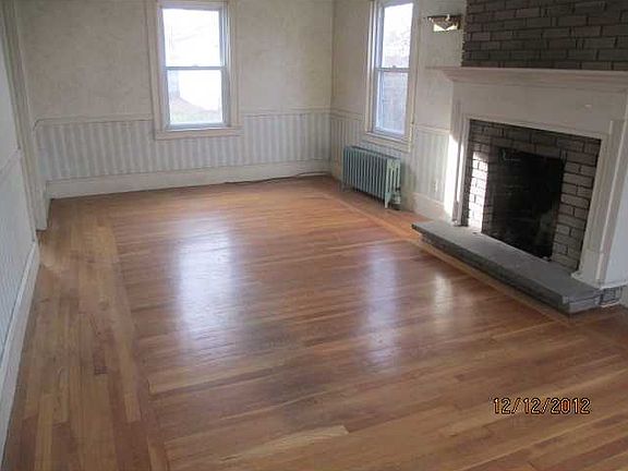 4th image of 61 Hollywood Ave