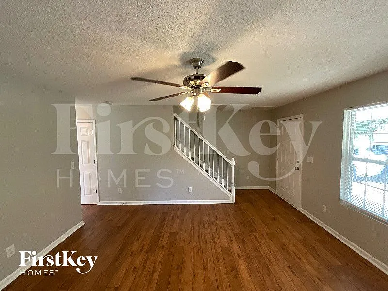 3 bed, 2.5 bath, 1378 sqft, $1,900 — Photo 4