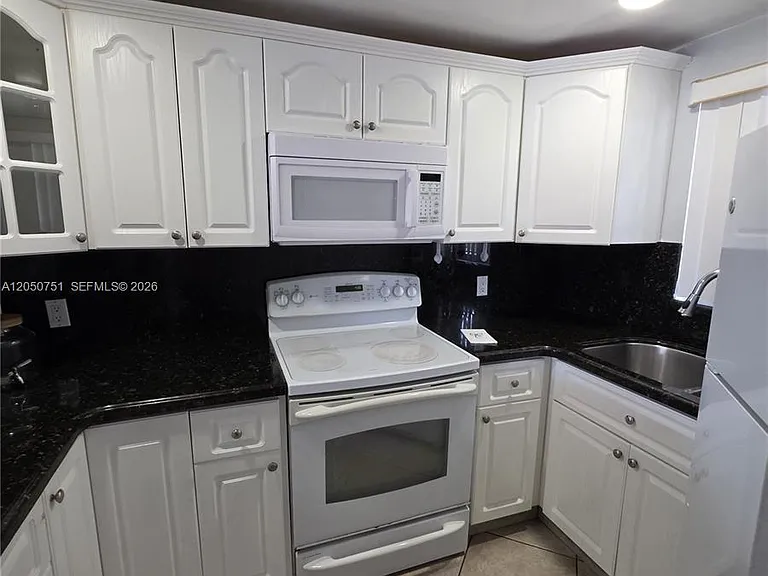 1750 W 46th St #520 — Photo 6