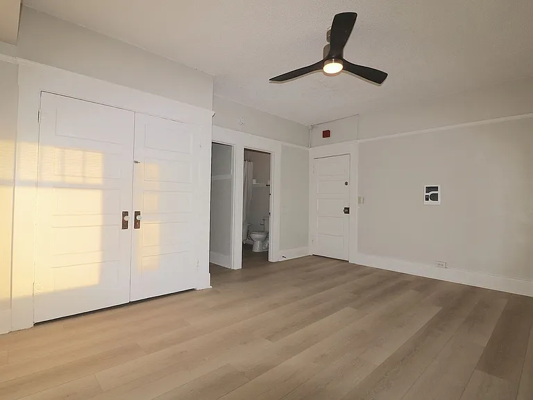 2142 5th Ave — Photo 3