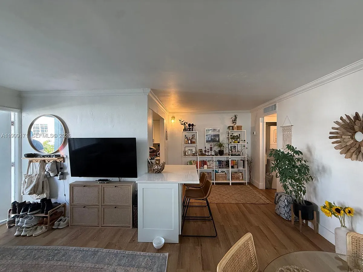 Building Photo - 801 Meridian Ave #2D