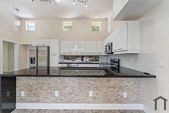 1st image of 4620 NE 18th Ave #108