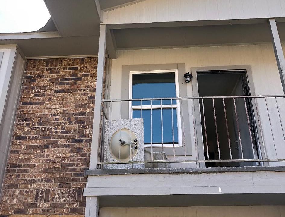 2nd image of 11641 Sherwood Hollow Ct #4