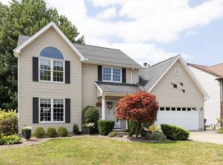 84 Deer Rdg, Getzville, NY 14068