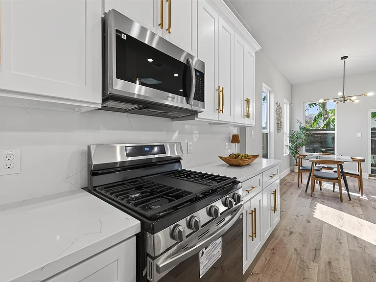 4115 Yale St — Photo 11