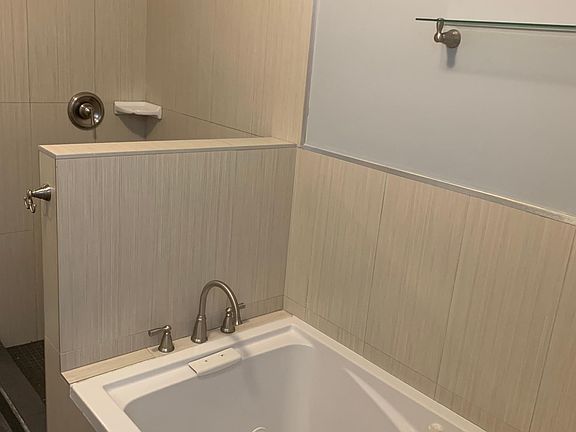 3rd image of 1932 Clarence Ave #2
