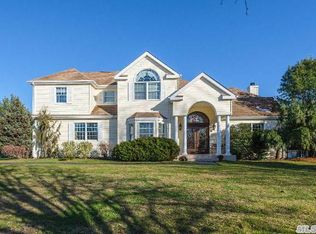 2 Astor Ct, Dix Hills, NY 11746