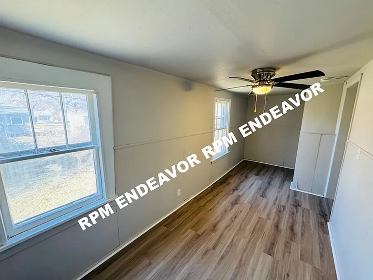 9943 Lilac Dr — Photo 8
