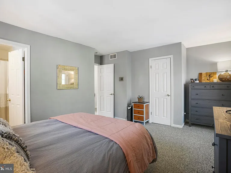 37 Rampart Dr — Photo 15