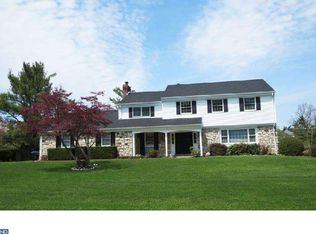 10 Pine Run Dr, Holland, PA 18966