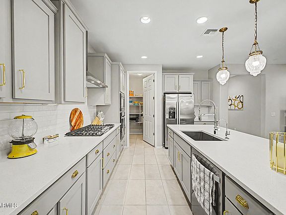 3rd image of 26915 W Adam Avenue