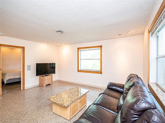 2nd image of 712 SW 14th Avenue #4