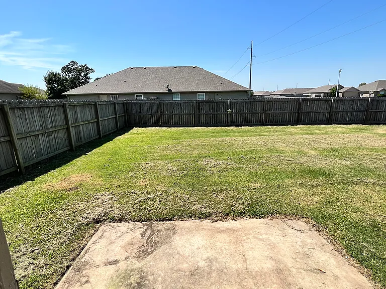 202 Foxglove St — Photo 33