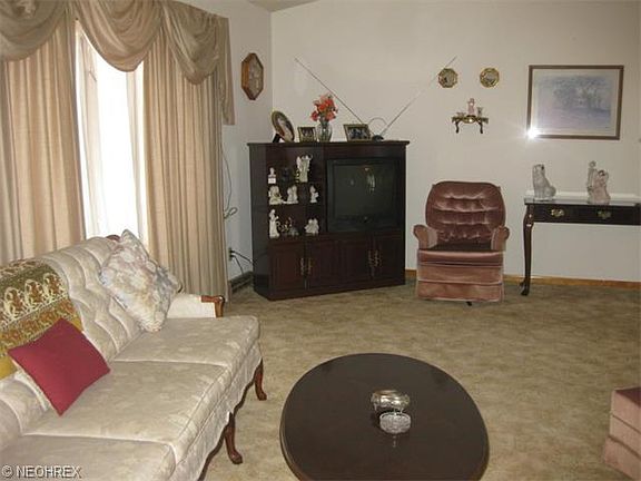5th image of 444 Swank Dr