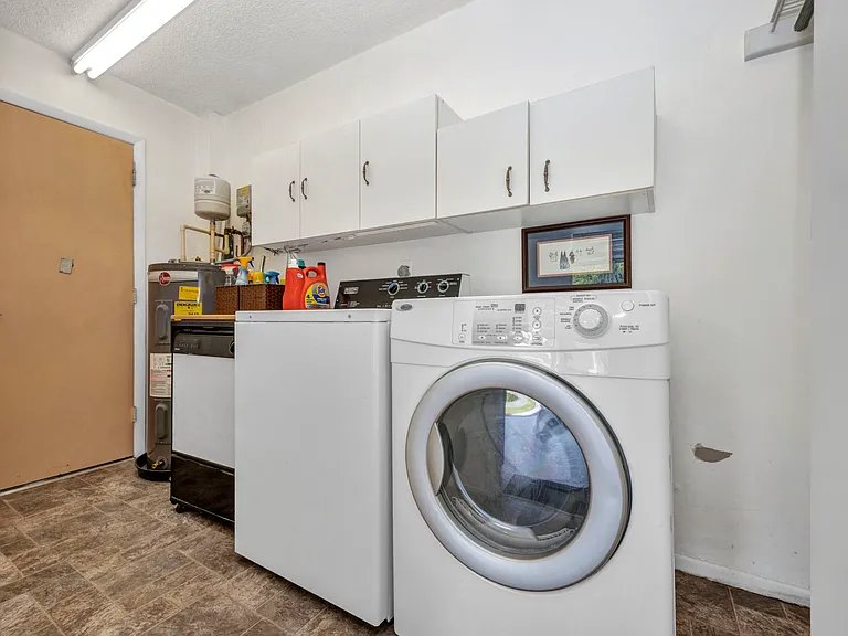 18315 Cortland Ave — Photo 12