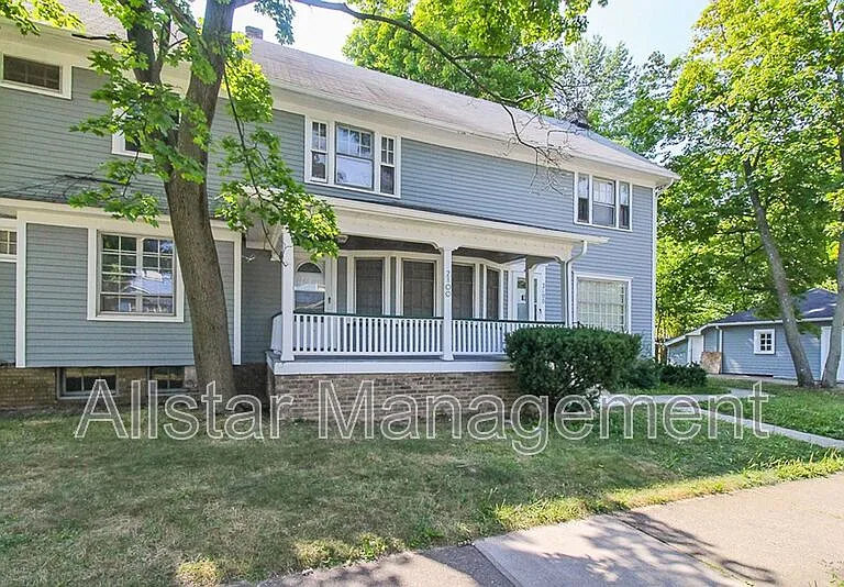 2100 Cottage Grove Dr — Photo 2