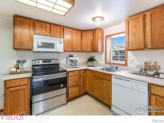 4th image of 940 Lupine St
