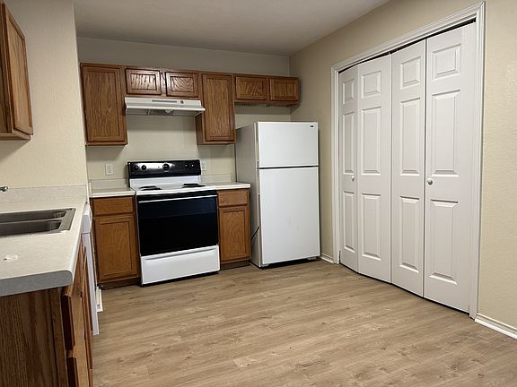 4th image of 2103 Tahoe Ct APT D