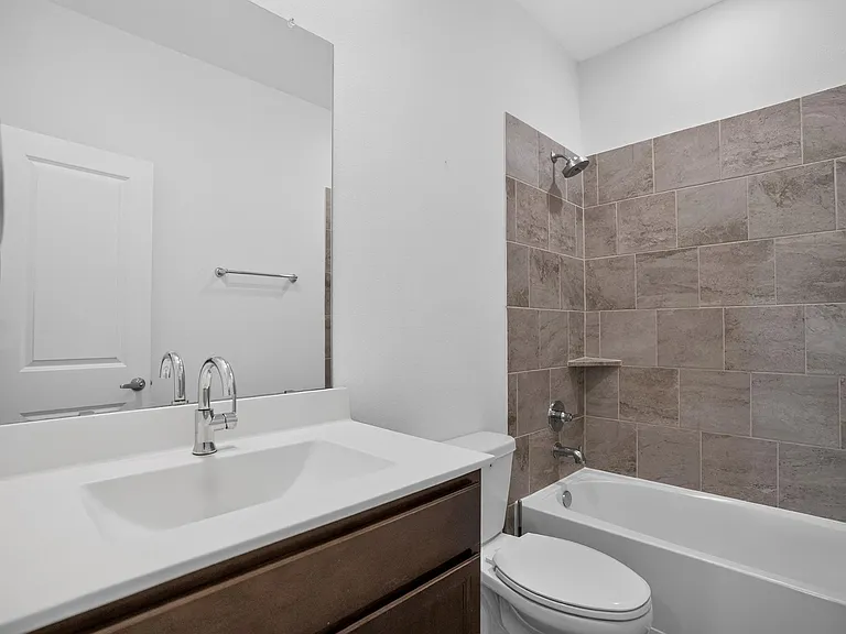 12340 N Chestnut Hls — Photo 2