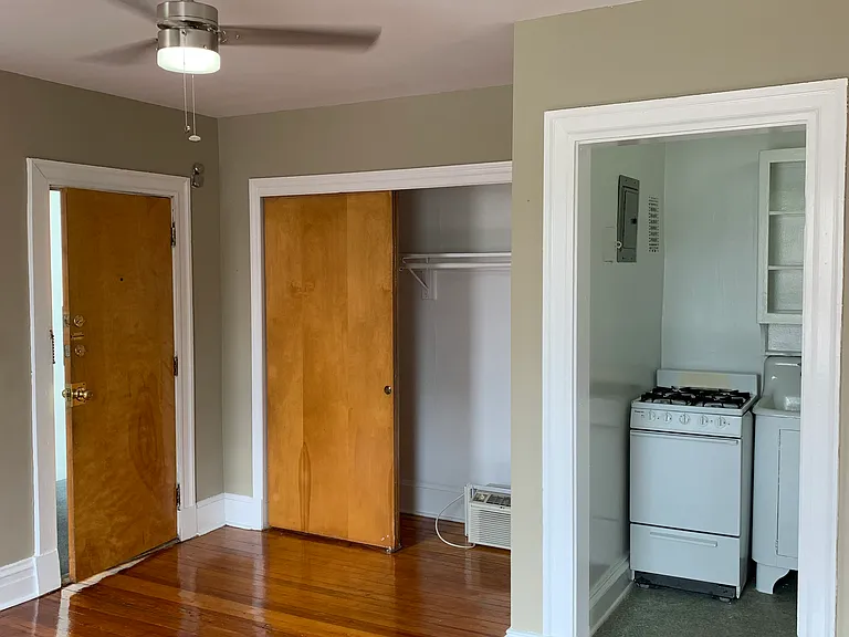 1203 Cathedral St #8 — Photo 10