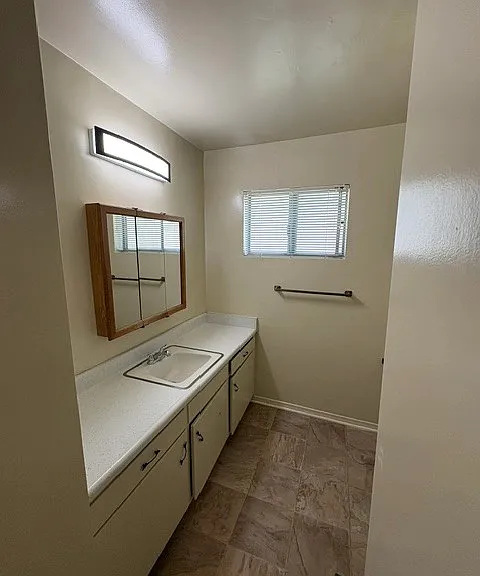 266 S Oak Knoll Ave #4 — Photo 13