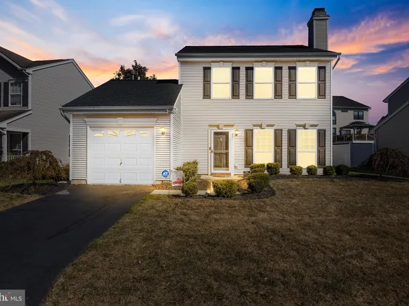 47 Arrowhead Dr, Burlington, NJ 08016