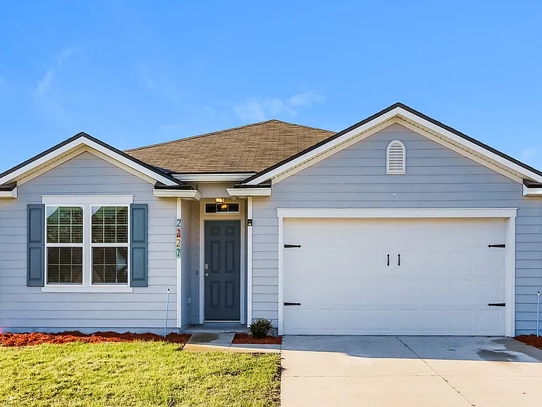 2227 Pebble Point Dr — Photo 1